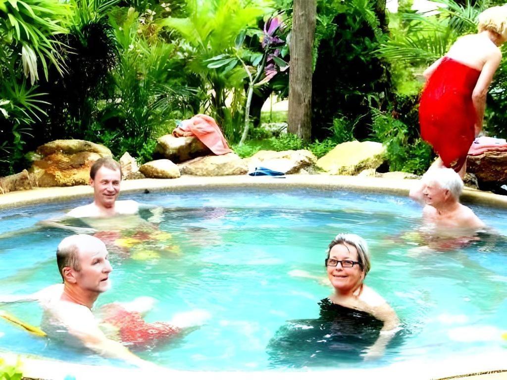 Nattha Waree Hot Spring Resort And Spa Ban Nua Khlong Exteriör bild