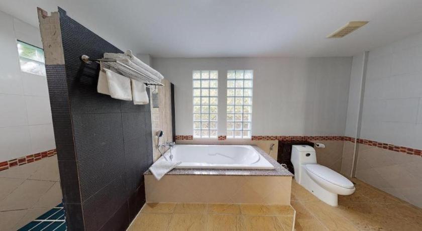 Nattha Waree Hot Spring Resort And Spa Ban Nua Khlong Exteriör bild