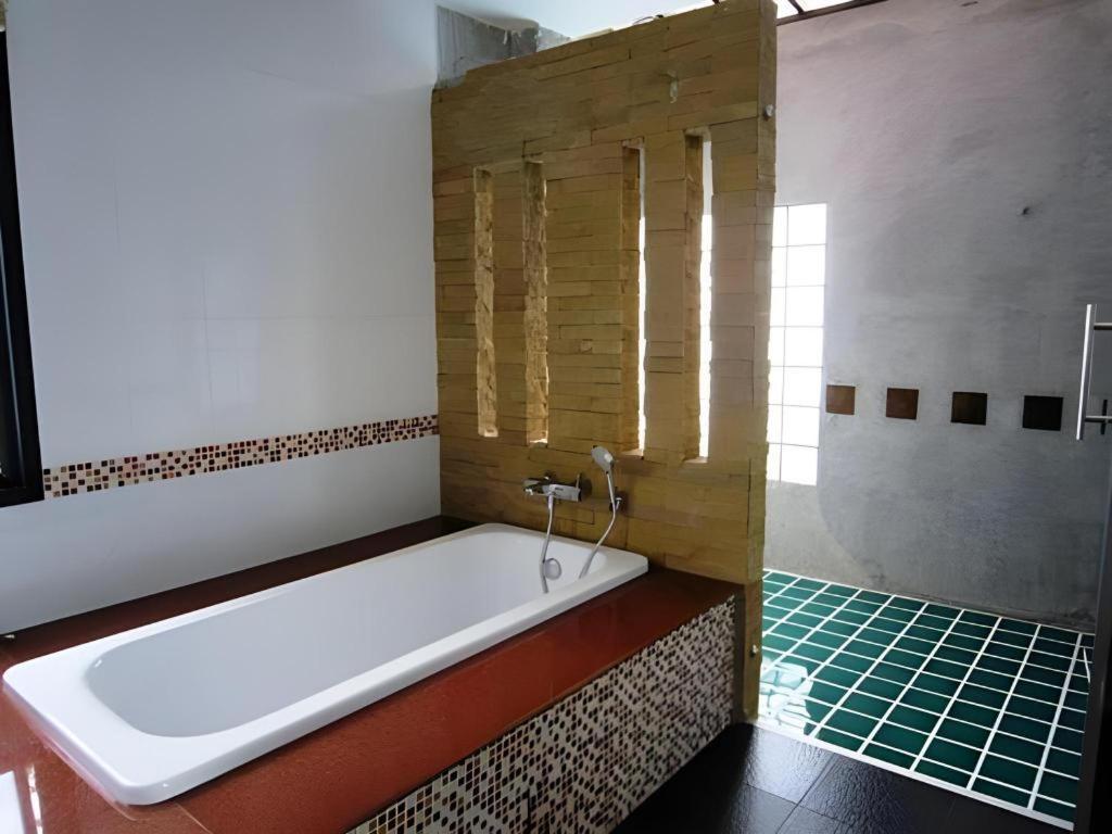 Nattha Waree Hot Spring Resort And Spa Ban Nua Khlong Exteriör bild